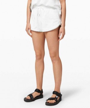 Lululemon Choose a Side Reversible Mid-Rise 3" Kadın Şort Beyaz | KEJNBH-198