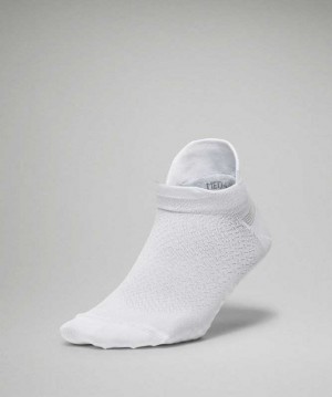 Lululemon MicroPillow Tab Running Light Cushioning Kadın Çorap Beyaz | YUVMDC-965